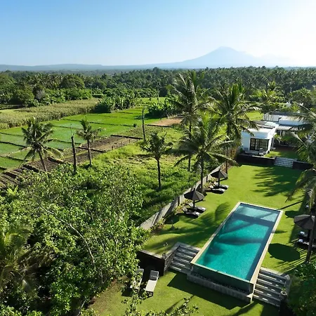 Black Beach Villa - Absolute Beachfront Escape
